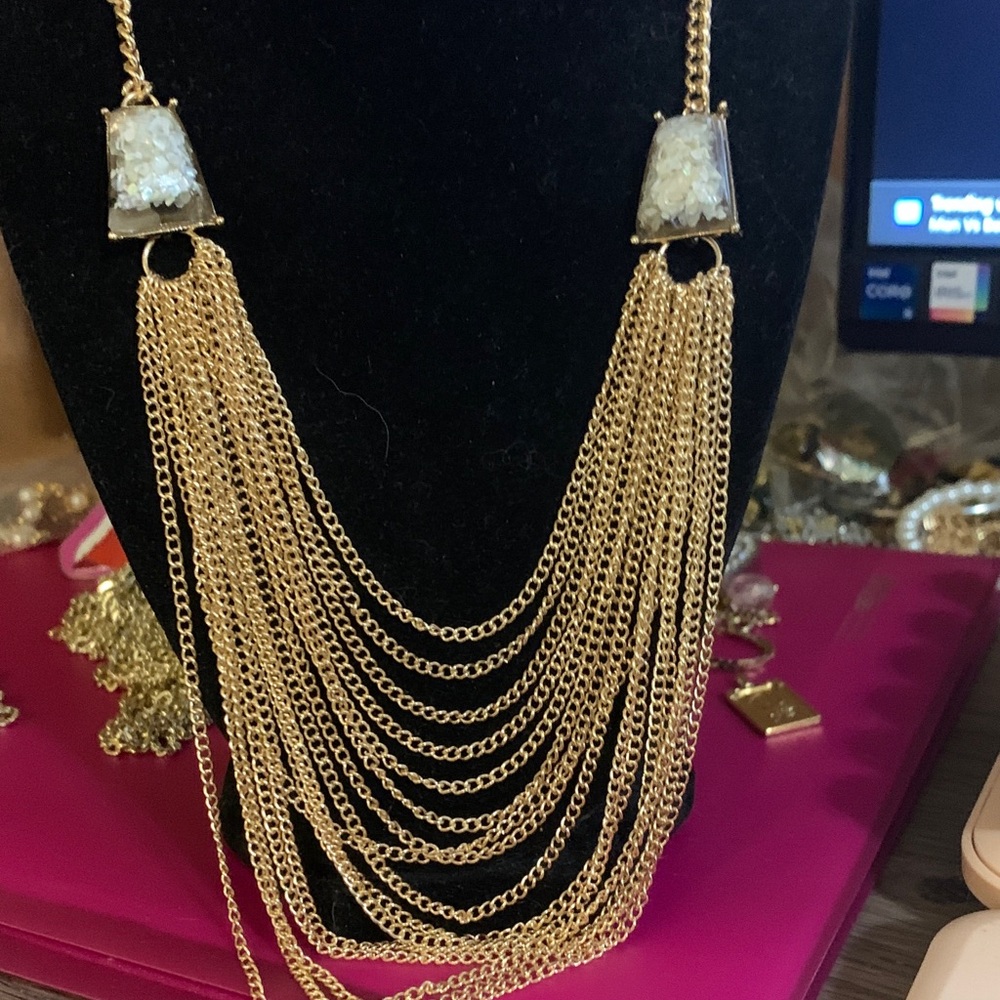Chic Gold Layered Necklace with Stone Details